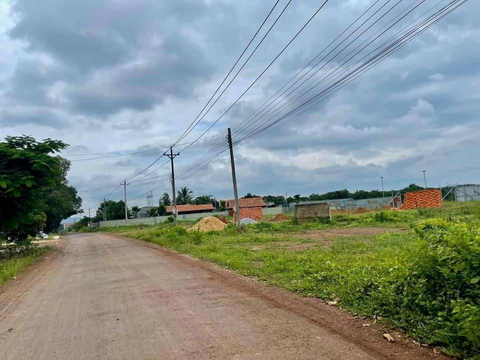 KẸT TIỀN, BÁN GẤP ĐẤT MINH ĐỨC BÌNH PHƯỚC, 440M2 ĐƯỜNG THÔNG RA QL13, DÂN ĐÔNG, GIÁ TỪ 385TR/LÔ