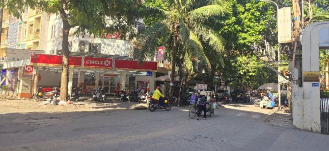 Bán tòa văn phòng Mai Dịch 80m x 8T, thang máy, vỉa hè rộng, ô tô tránh, kd đỉnh 27,9 tỷ
