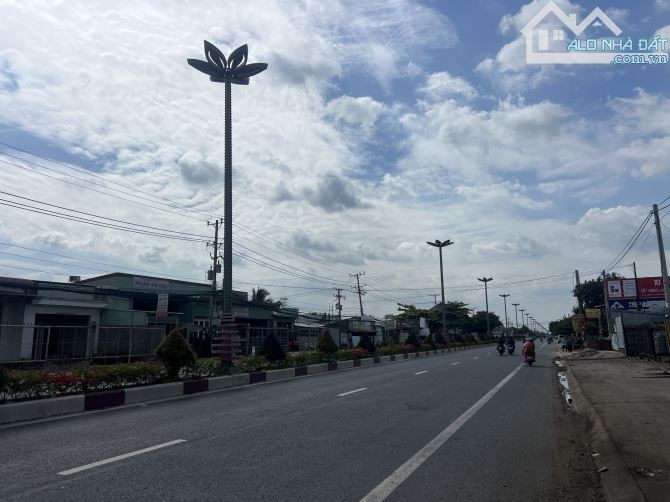 Bán nhà kho tiền chế 2.360 m2 mặt tiền đuờng Quốc Lộ 1A,gần BV đa khoa TG mới,Mỹ Tho