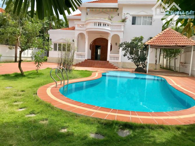 Bán Siêu Biệt Thự Sân Vườn Đường Quốc Hương - Thảo Điền 21x50m CN 1053m2- Giá 145 Tỷ TL