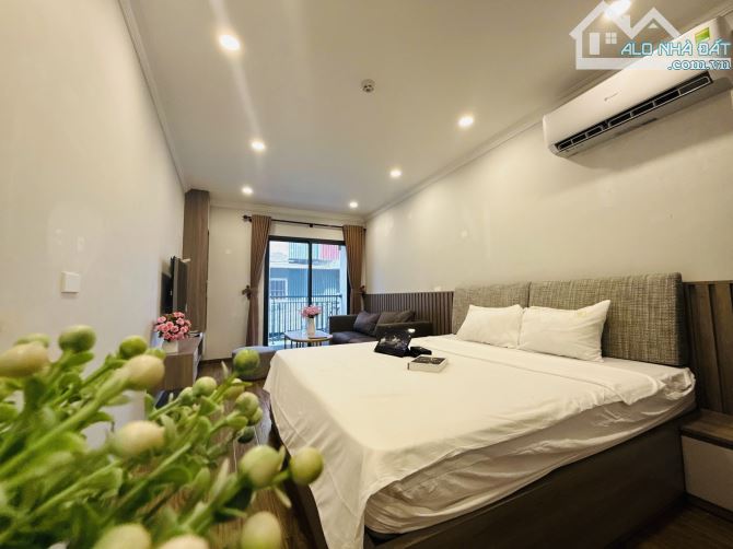 Toà CHDV Hoàng Hoa Thám lô góc, ngõ thông gần ô tô gần ĐH RMIT 50m2*5T 8PN KK, PCCC đủ