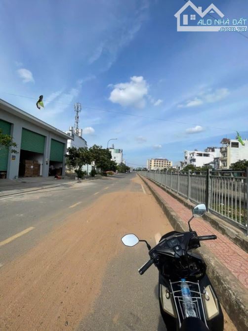 Bán Kho 300m2( 12x25m ) Mặt Tiền Kênh Nước Đen-Ngay Tân Kỳ Tân Quý-Đang Cho Thuê 36trD