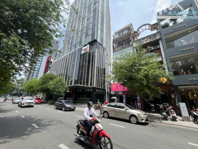 Bán nhà mặt phố 52 Lê Thánh Tôn, P Bến Nghé, Q1 | dt: 4,2x22m trệt 5 lầu