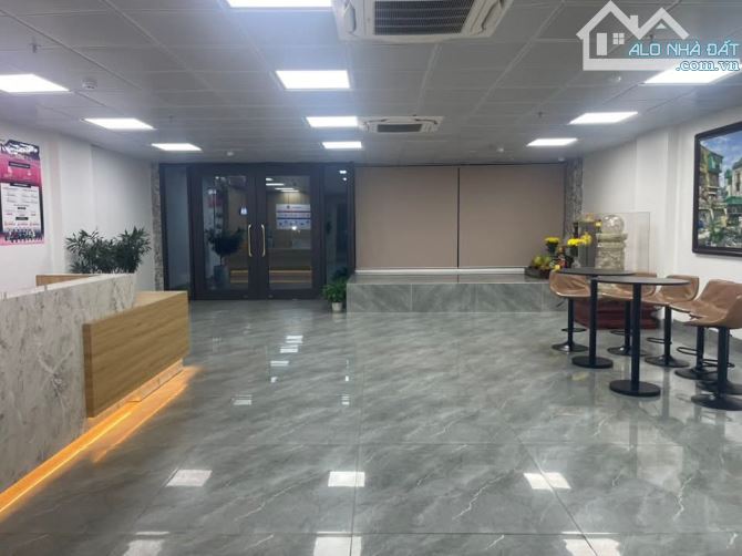Bán tòa VP ngõ 214 Nguyễn xiển lô Góc dt245m Mt25m giá 8 tầng giá 71 tỷ