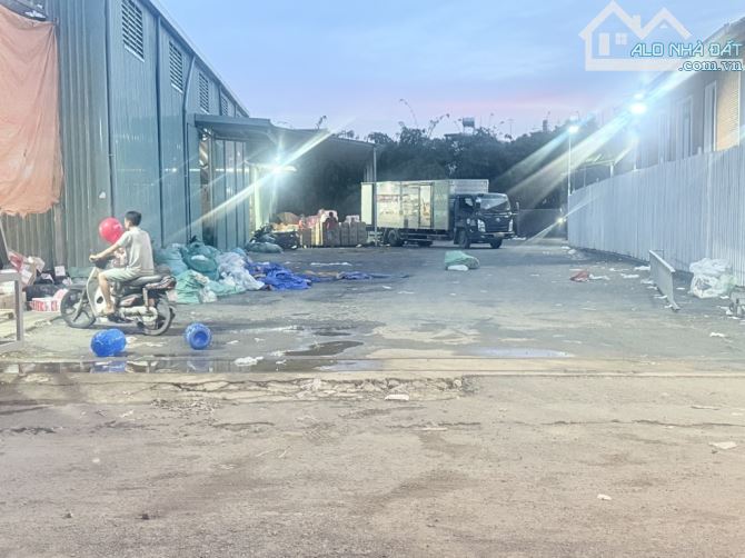 BÁN NHÀ XƯỞNG VÀ BIỆT THỰ, TỔNG DIỆN TÍCH ĐẤT 3034M2, LÊ THỊ RIÊNG, Q12, GIÁ 94,5 TỶ