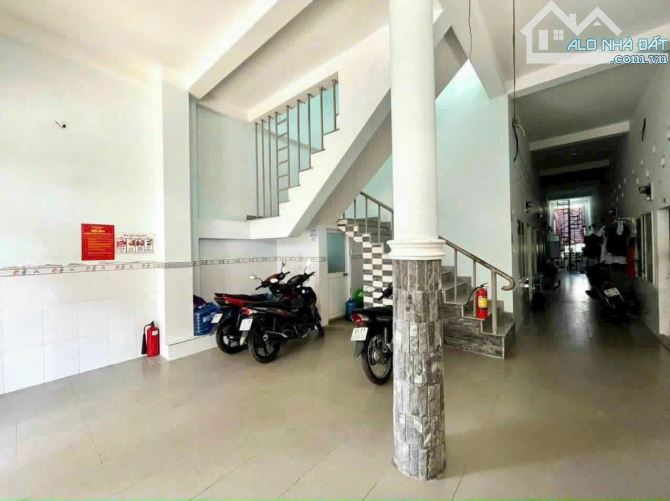 Bán dãy 22 phòng trọ đường B8 khu Hưng Phú dt 10x24 có hẻm kt lộ 16m hướng ĐN giá 13.5 tỷ