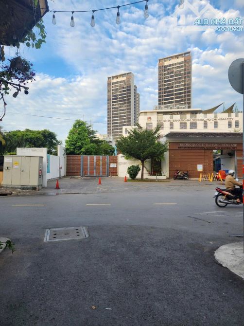 Bán nhà làng báo chí Thảo Điền, Quận 2.DT:10x11.Kết Cấu:1T Lầu Đường xe hơi.giá hấp dẫn