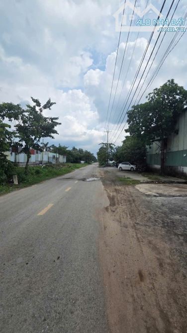 BÁN NHÀ XƯỞNG (10x40) TÂN HIỆP, HÓC MÔN GIÁ NGỘP RẺ NHẤT KHU VỰC