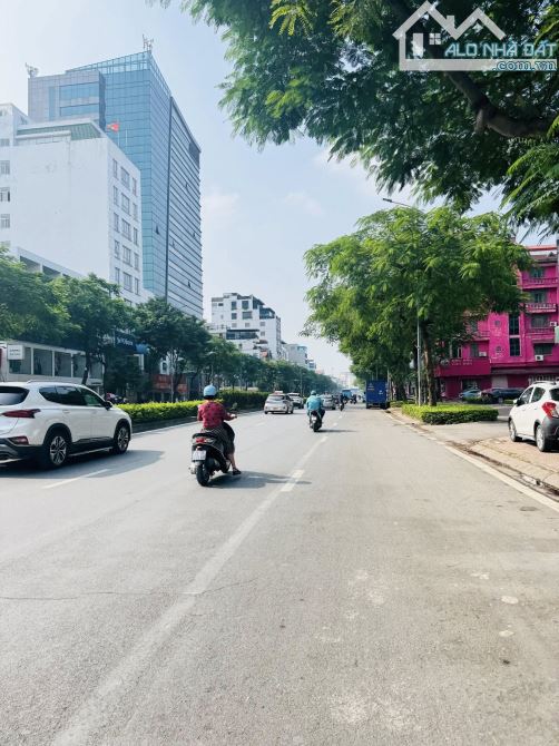 TÒA VP 10 TẦNG MẶT PHỐ NGUYỄN SƠN 220M2, MT9M - DÒNG TIỀN 350TR/THÁNG - 139 TỶ