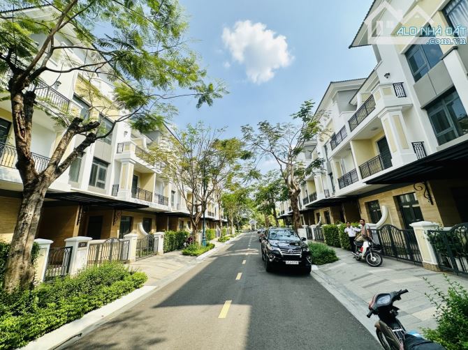 BIỆT THỰ MINI VEROSA KHANG ĐIỀN – 148M² (8×18.5) – 4 TẦNG – MẶT TIỀN KINH DOANH – CÒN 25,5