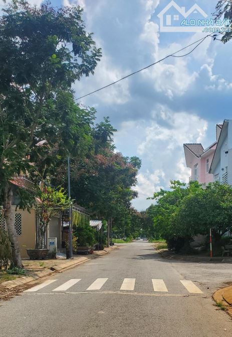 Bán biệt thự 3 tầng KDC Phong Phú 4, 8x20, Tặng Nội thất Châu Âu 5 tỷ, Thang Máy