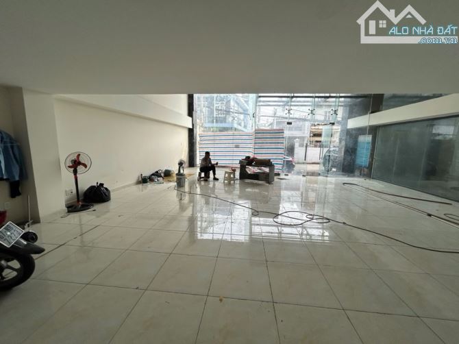 Tòa nhà 6 tầng Nguyễn Văn Lượng, gần Lotte Mart, 316m2, 39 tỷ