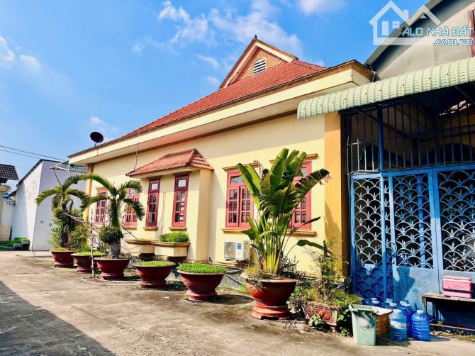 BÁN BIỆT THỰ VƯỜN + XƯỞNG - MẶT TIỀN TÂN PHÚ TRUNG - 4400M - 2 MẶTT TIỀN THOÁNG - CHỈ 8TRI