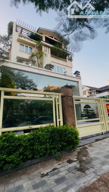 BÁN BIỆT THỰ D3 VƯỜN ĐÀO - HÀNG XÓM LOTTE TÂY HỒ - 300M2 - 16M MẶT TIỀN - VỊ TRÍ ĐẮC ĐỊA