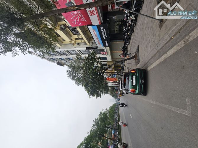 Bán nhà mặt phố Xã Đàn tòa văn phòng 9 tầng 185m có 2 mặt tiền. Giá hơn 800tr/m vị trí Vip