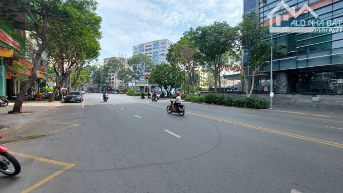 Tòa văn phòng ngay khách sạn Pullman Nguyễn Cư Trinh Q.1, 200m2(8x25m)H+7 Tầng -giá 112 tỷ