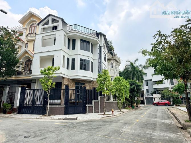 Cuối Năm Cần Tiền Bán Biệt Thự Khu Compound Trần Não, Quận 2-DT 9x23m-3 Tầng-Gía 46 tỷ