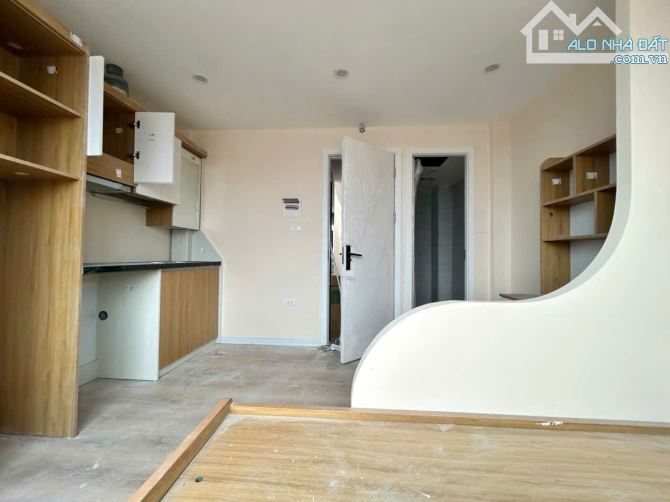 Căn hộ dòng tiền cạnh học viện Tài Chính, ô tô tránh 7 tầng thang máy tổng 11 phòng khép k