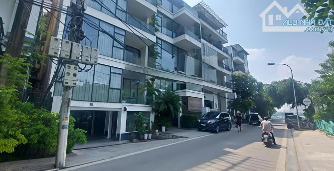 Bán nhà mặt phố Quảng Khánh, DT 120m2 x 7 tầng, mặt tiền 7m, giá 100 tỷ, view hồ.
