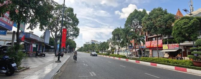 Bán tòa nhà văn phòng MT Lê Hồng Phong , 6 tầng cá hầm , DT 260m2 , Dòng tiền tốt