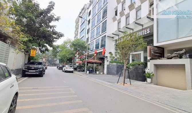 Bán toà Building TRẦN THÁI TÔNG. 9 tầng THANG MÁY, Đường 10m, vỉa hè 4m. Doanh thu ~ 180tr