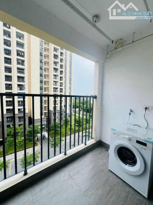 Bán Studio Golden Park 33m2, 1 khách, 1 ngủ đầy đủ nội thất đẹp, tầng trung