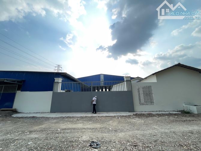Cần Bán Đất Và Nhà Xưởng 7500m2 có 2000m Thổ Cư Mặt Tiền Đường Quốc Lộ 1A Thủ Thừa Long An