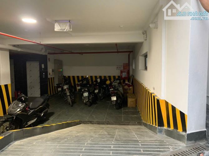 Bán tòa Căn Hộ phố Bùi Xương Trạch 156m2 9 tầng 43 phòng dòng tiền 3 tỷ/năm