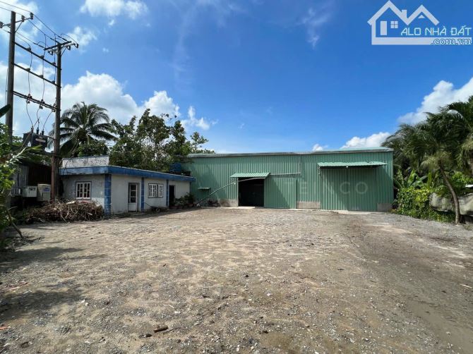 Bán kho xưởng bãi 2.000 m² kho xây dựng 1.200 m² có trạm điện 3 pha, mặt tiền đường QL 1A