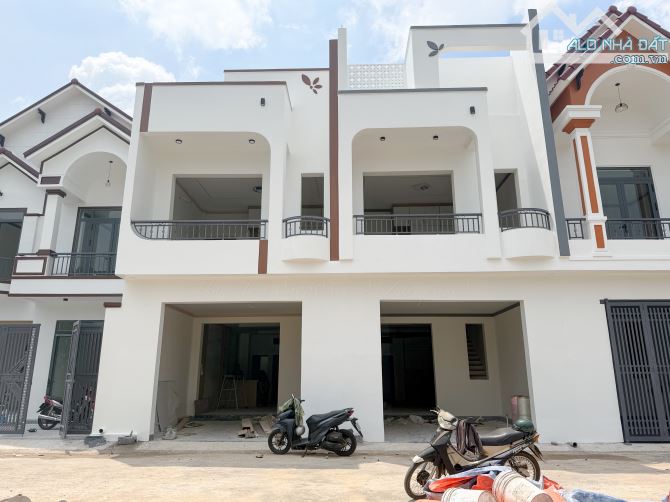 NHÀ lầu đẹp gần ngả ba Bàu Trâm. 1,98 tỷ
