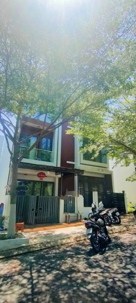 Bán nhà 3,5 tầng khu đô thị Hoàng Phú, Nha Trang, đường nhựa rộng 16m full nội thất