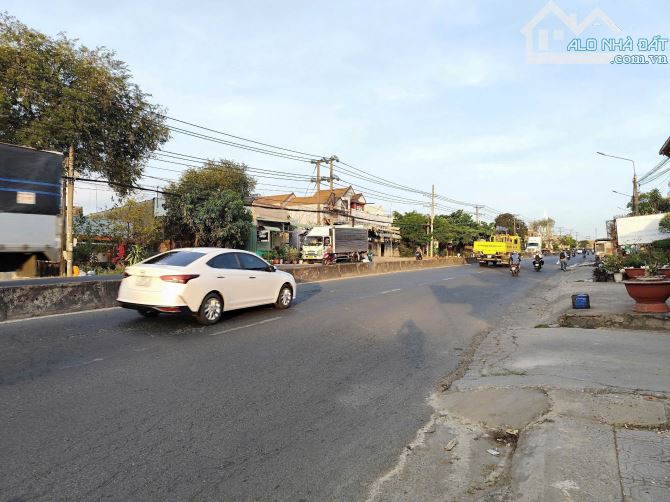 X036. Chuyển nhượng Xưởng Mặt Tiền gần 6000m2 đất Full SKC. Cách QL.1A - 50m. Giá 45 tỷ.
