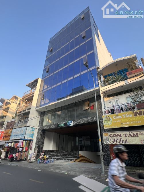 Tòa Nhà VP MT Đường Phổ Quang Ngay Cổng Sân Bay. DT 15x12m KC 6 Tầng Giá 50 tỷ