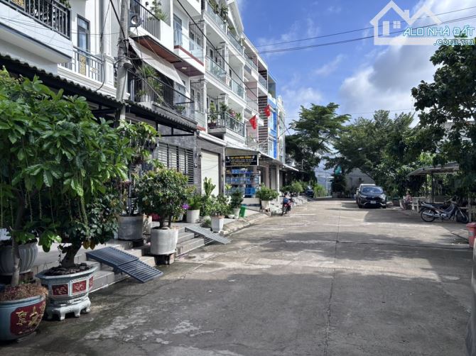 393M2- SHR- 19 TỶ- DÃY TRỌ 3 TẦNG ĐANG KHAI THÁC 27 PHÒNG HXH HUỲNH TẤN PHÁT - TN 70TR/TH