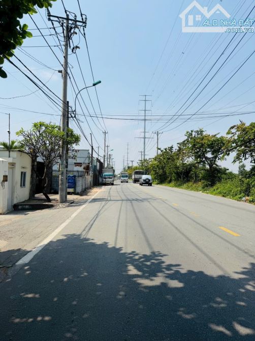 Bán nhà kho xưởng 876m2. Mặt tiền Đặng Công Bỉnh. Xts Hocmon