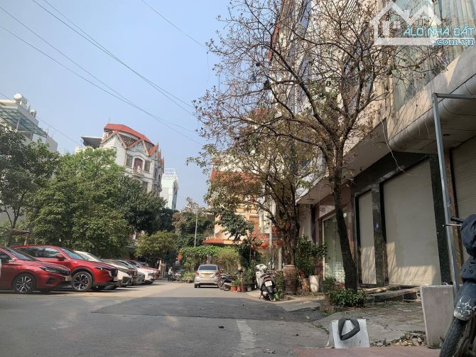 BÁN TÒA NHÀ YÊN SỞ . X2A . PHÂN LÔ VỈA HÈ RỘNG DT 56M . NHÀ 5 TẦNG. MT 4.2 M . GIÁ ĐẸP