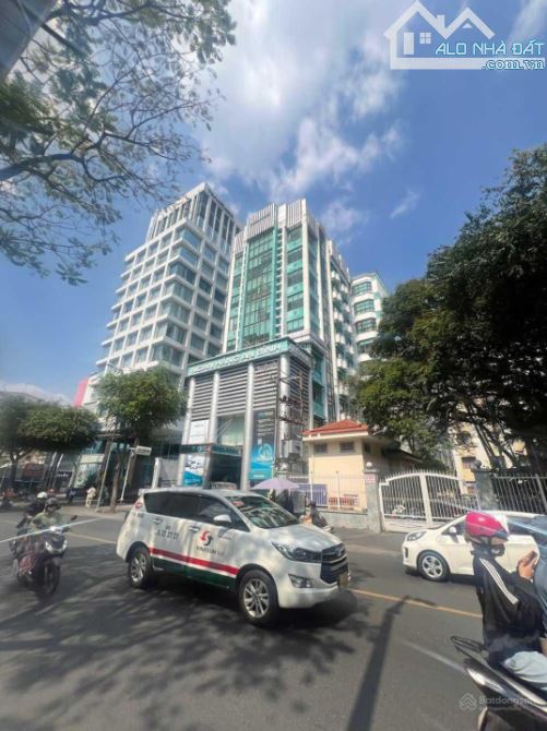 Bán tòa building siêu khủng - MT Nguyễn Văn Thủ & Hai Bà Trưng Q. 1 (20x40m)11 tầng.