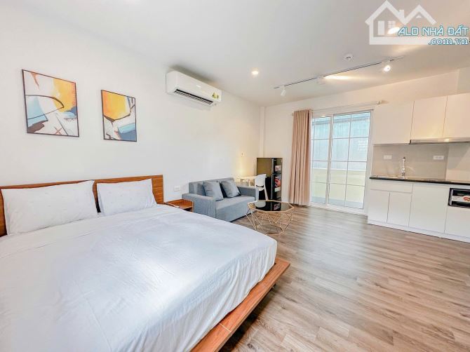 Rẻ dã man! Toà CHDV Hoàng Hoa Thám ngõ thông KD, ô tô tránh gần ĐH RMIT, 99m2*6T TM, 20PN