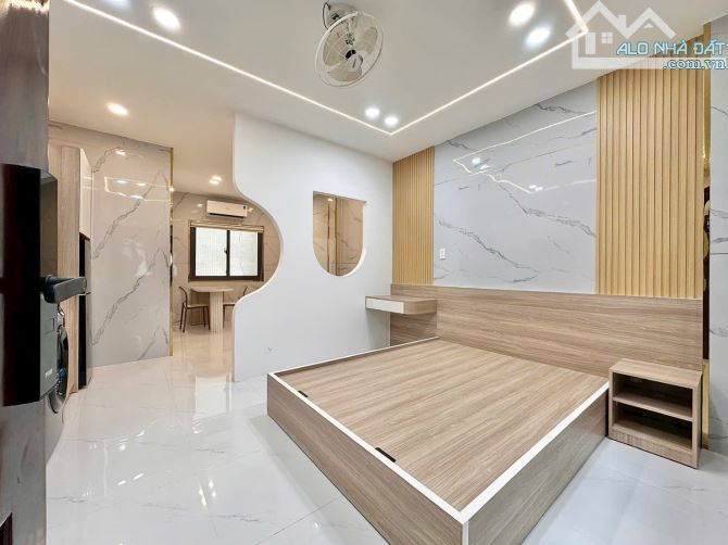 Toà CHDV Gò Vấp diện tích khủng 350m2, đường 10m thông, thu 300tr/th chỉ 49 tỷ TL