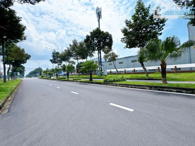 Bán quỹ đất 30.000m2 trong kcn long thành sẵn xưởng giá tốt chỉ 180$/m2