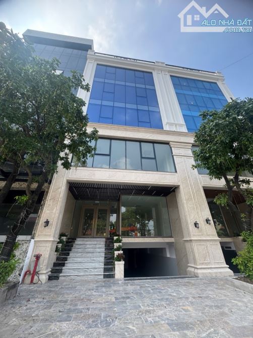 💎 MẶT PHỐ ĐỨC DIỄN – TOÀ NHÀ VĂN PHÒNG – VIEW HỒ – HIẾM 💎 • 152m² – MT 8m • 6 tầng + 1