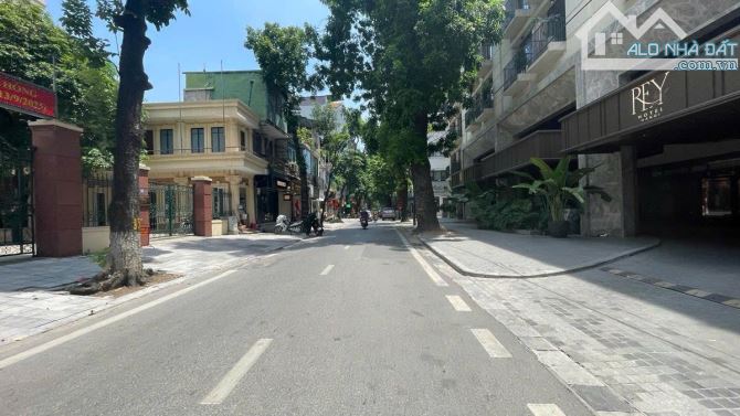 Bán toà nhà văn phòng Lý Nam Đế hoàn kiếm mặt tiền bề thế 7,6 m vỉ hè 2 bên đầy đủ PCCC DT