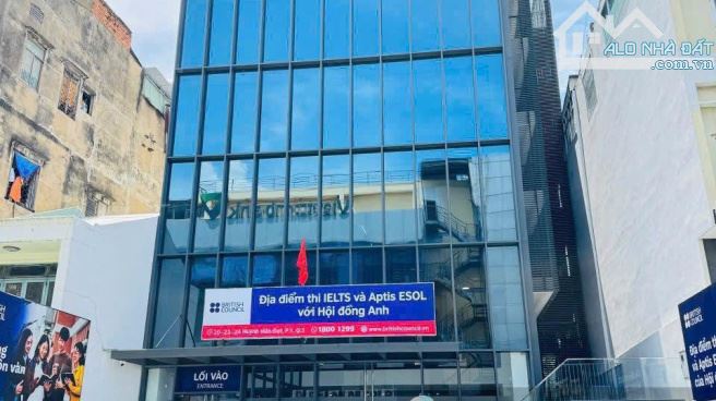Bán căn building phố Hoàng Quốc Việt , DT 200m2 x 8 tầng, mặt tiền 10.5 tỷ, giá 90 tỷ.