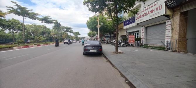 Tòa văn phòng mặt phố Ngô Gia Tự Long Biên - 313m 9tầng+hầm 2thang máy - giá 150tỷ.