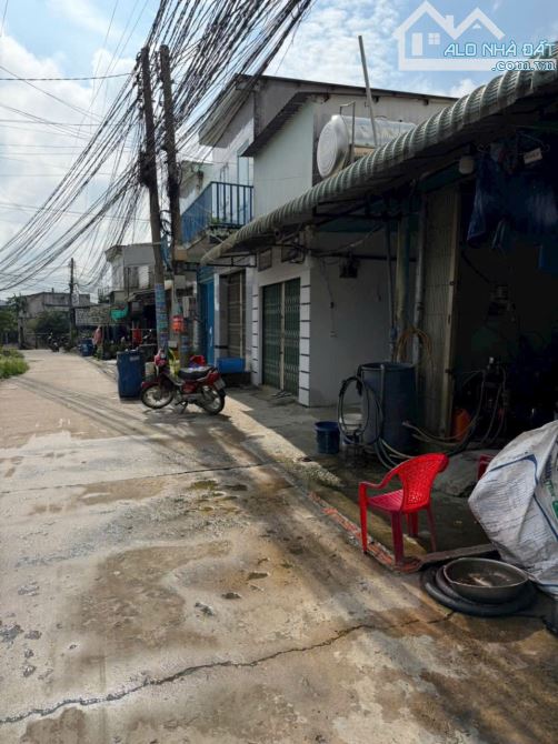 BÁN NHÀ TRỌ , 6 PHÒNG ,150M2, SỔ HỒNG RIÊNG, ĐƯỜNG ÔTÔ , KCN ĐỨC HÒA
