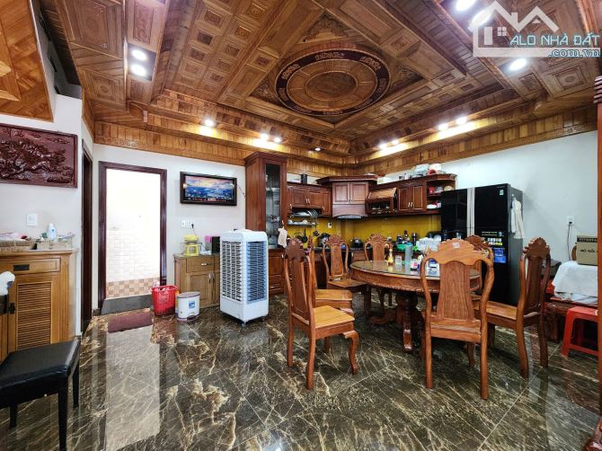 Pro Max!! Tòa nhà văn phòng ngay Phố ẩm thực nối tiếng Q.6 (8X16M) 4 Tầng chỉ dưới 21 tỷ