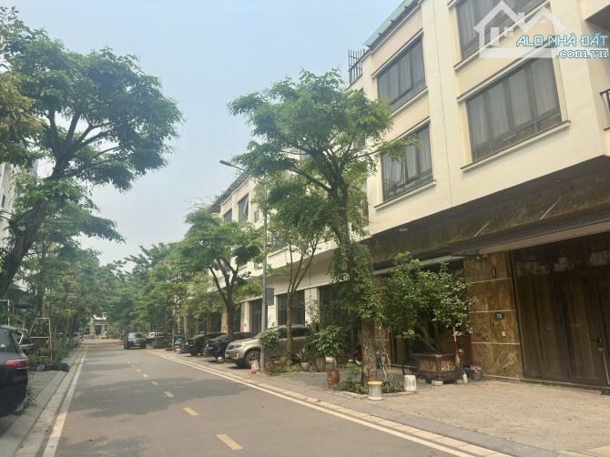 Căn Resort duy nhất dãy ven đê bán, sở hữu đất 1 gấp 3 lại ban công Đông Nam Ecorivers