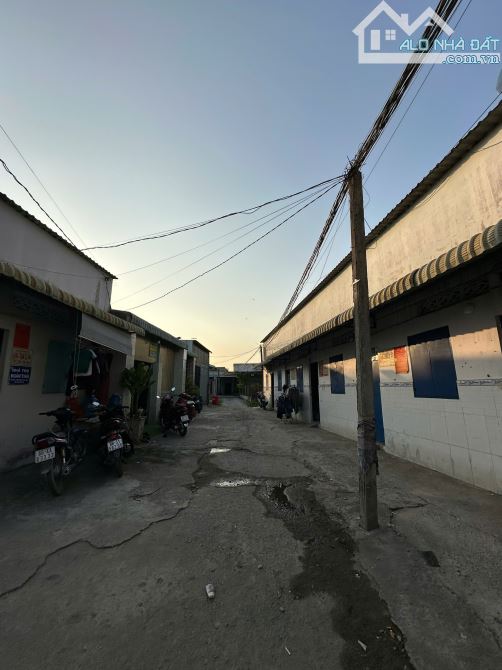 BÁN DÃY TRỌ 5 PHÒNG , 100M2 , SỔ HỒNG RIÊNG , KCN HOÀNG GIA , ĐỨC HÒA , 1 TỶ 350
