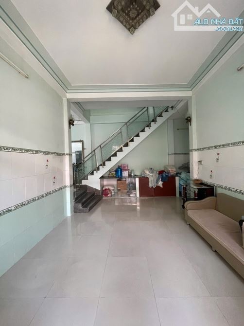 Bán nhà hẻm 2/4 Vạn Thắng cạnh ngân hàng BIDV) nằm ngay trung tâm Nha Trang. Giá 3 tỷ 200