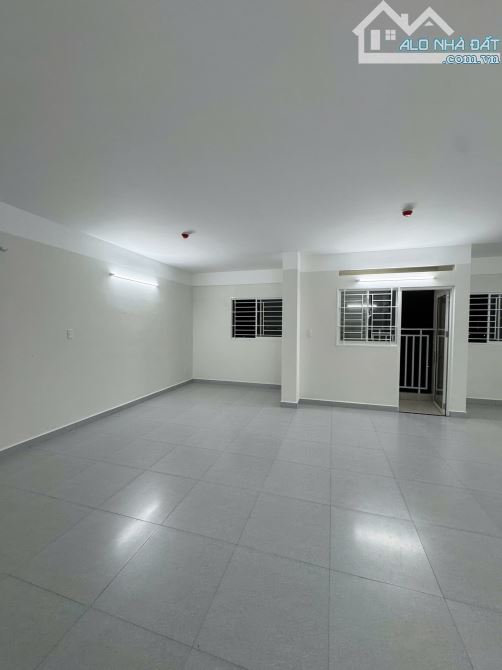 Bán căn hộ Nam Long 2 central lake 64m2, 2WC, thương mại, mới 100%, trống, view hồ, tầng 9